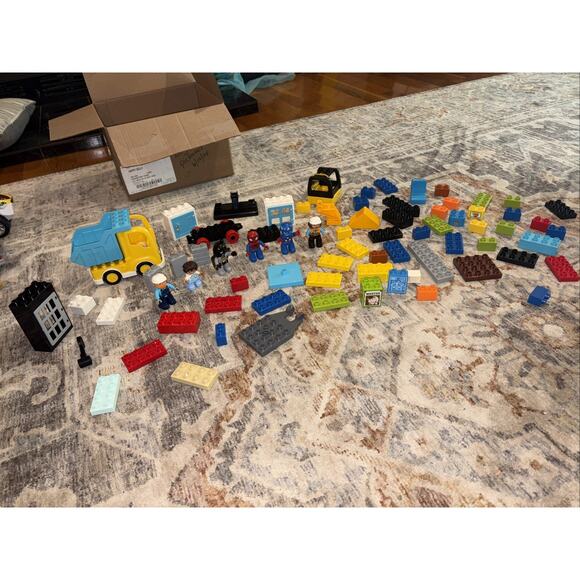 LEGO DUPLO Mixed Lot 100 Pieces/Figurines/Vehicles Genuine Set - Picture 1 of 16